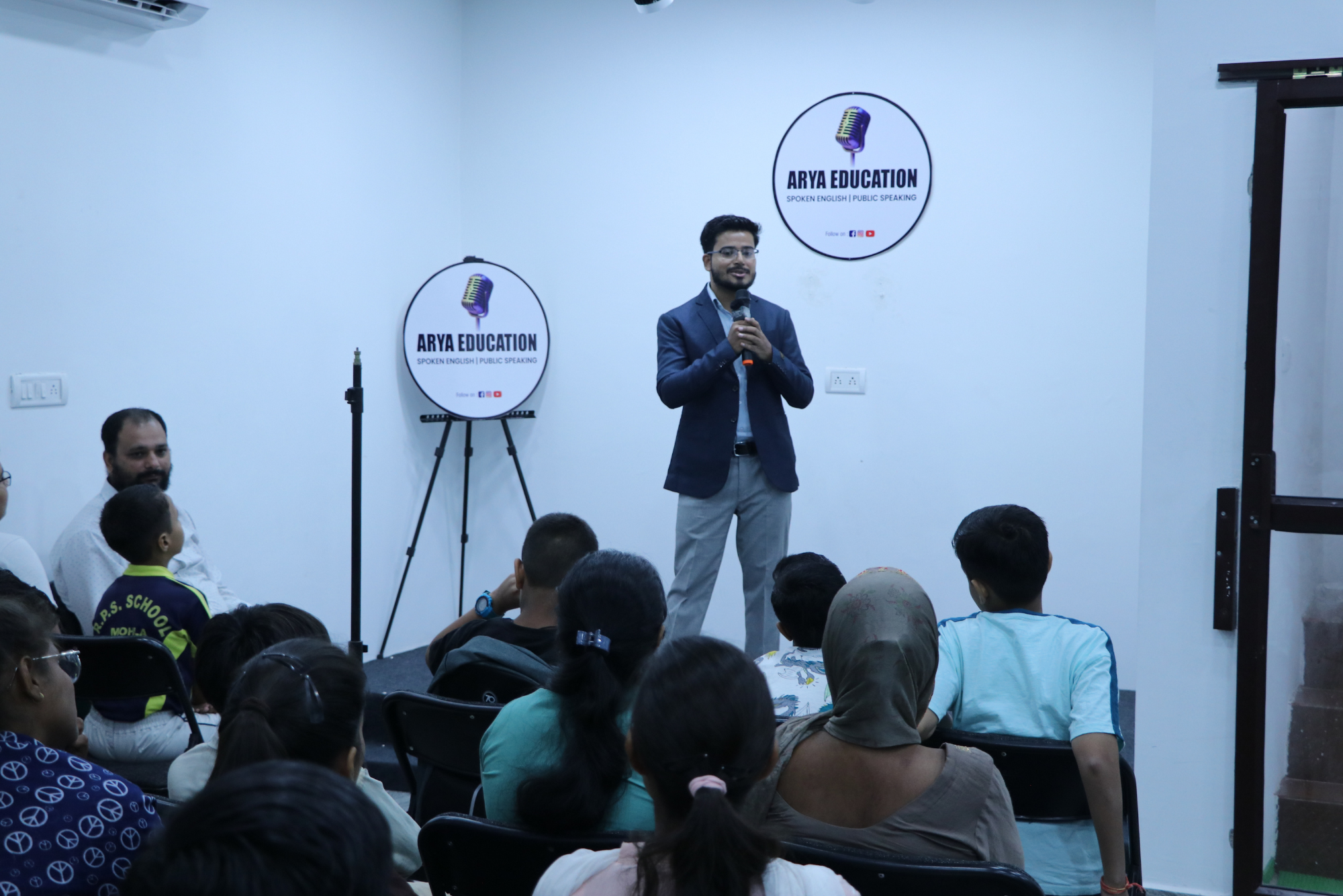 arya education english spoken institute