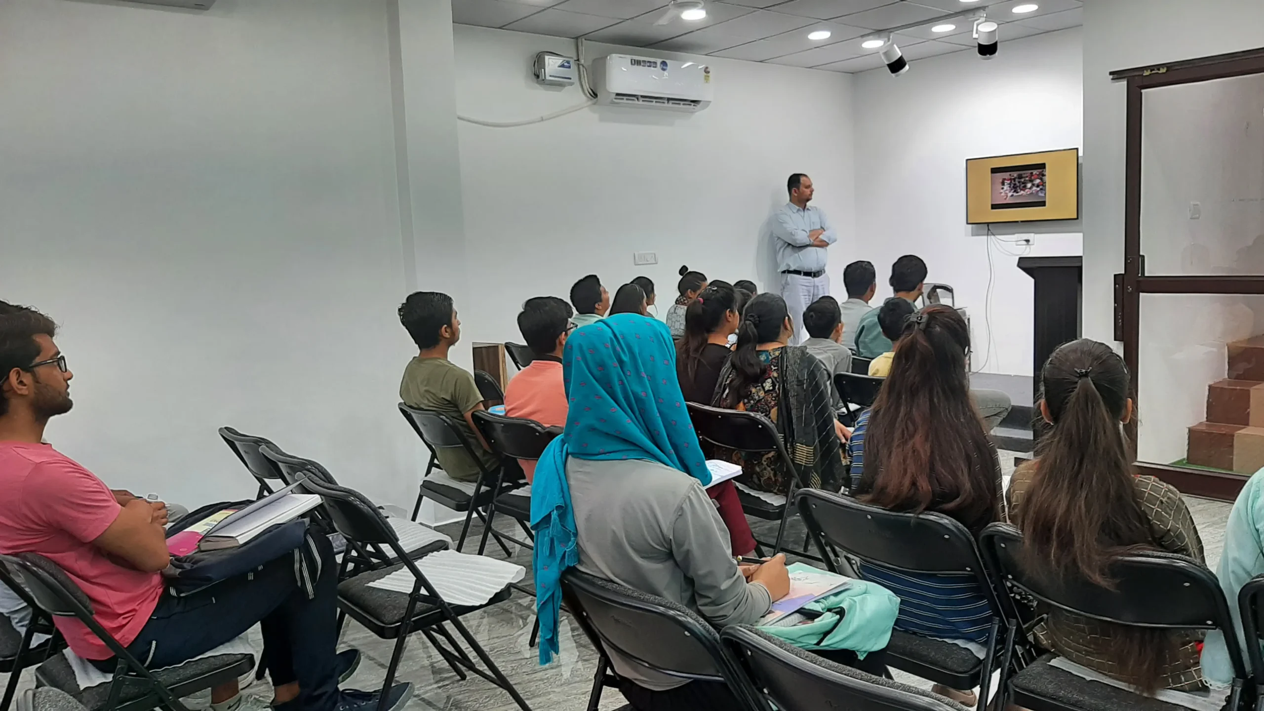 ARYA EDUCATION - ENGLISH SPOKEN INSTITUTE